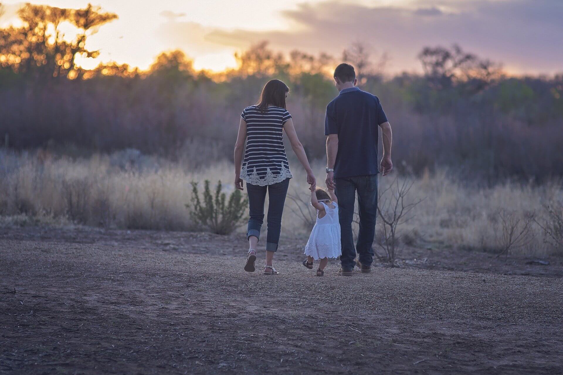 Familia paseando