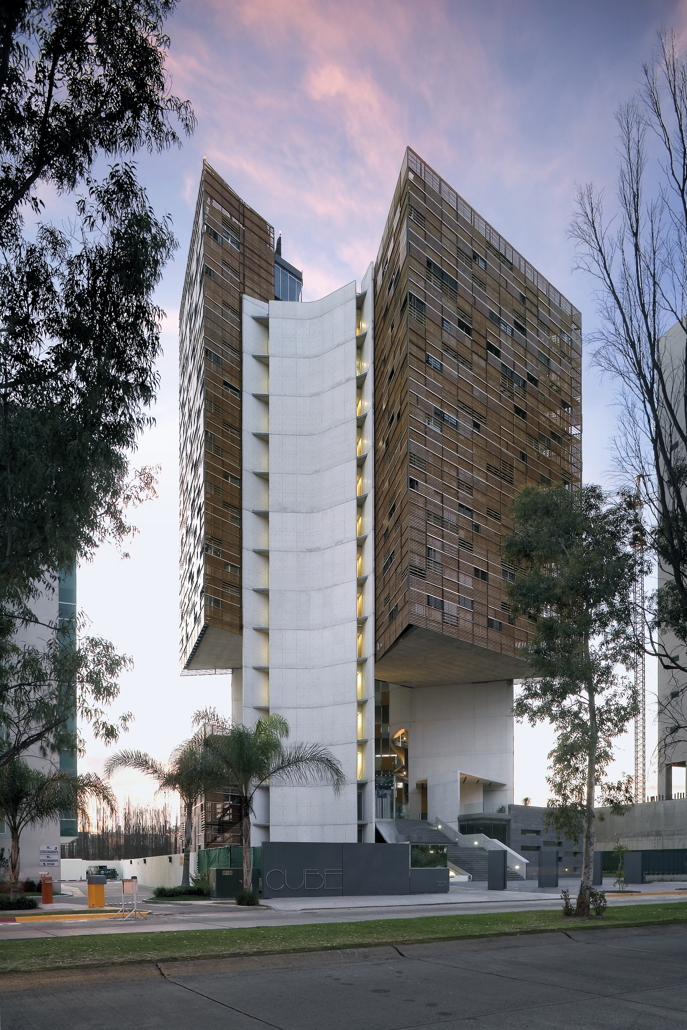 Torre de oficinas Cube